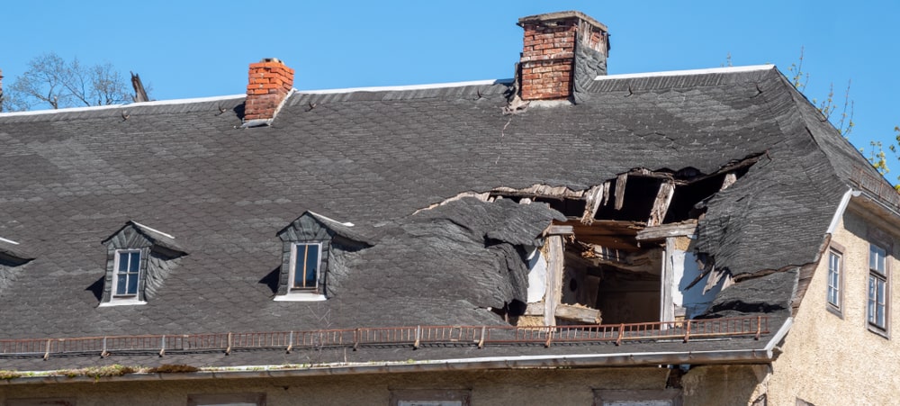 House with exposed roof